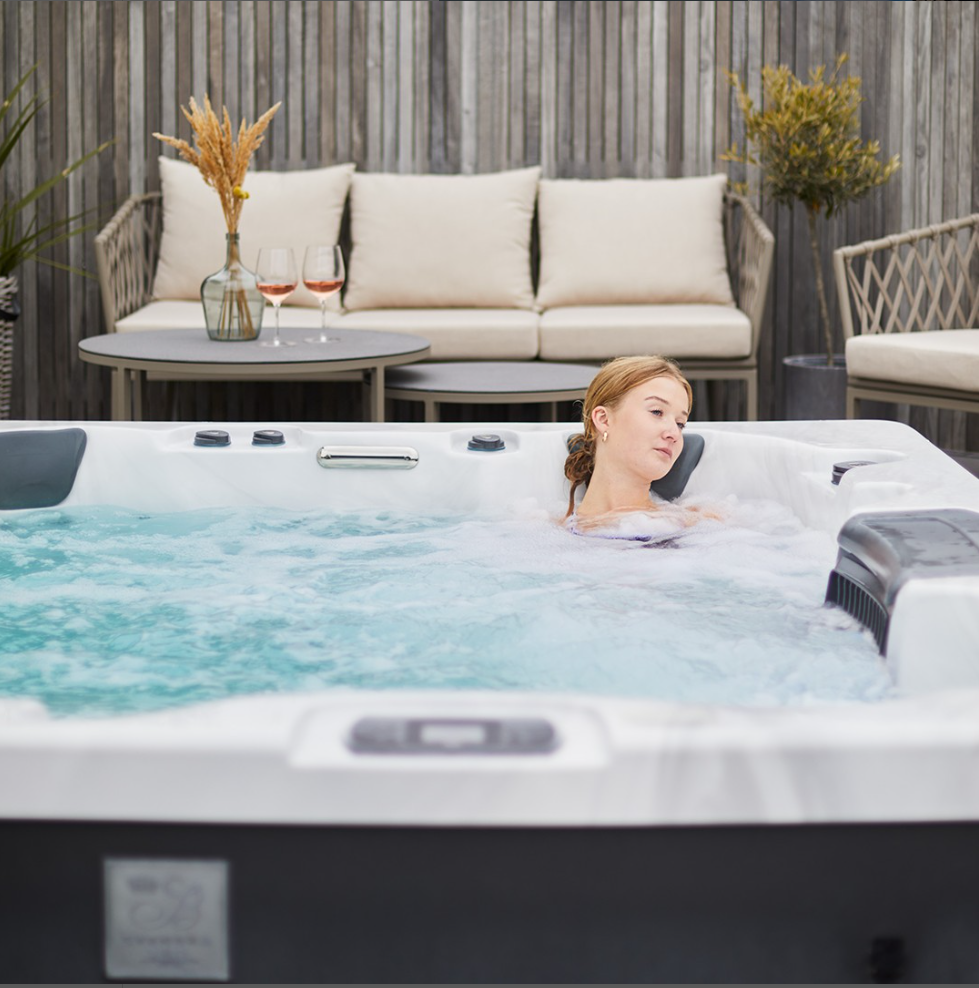 Relaks w jacuzzi ogrodowym całorocznym