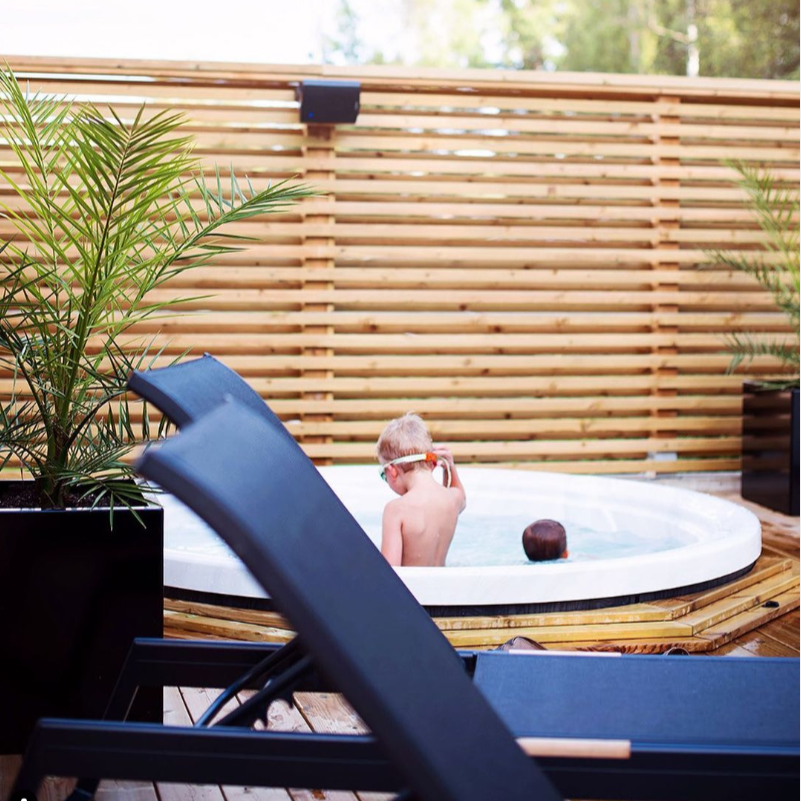 jacuzzi w ogrodzie aranżacje - jacuzzi zatopione w tarasie