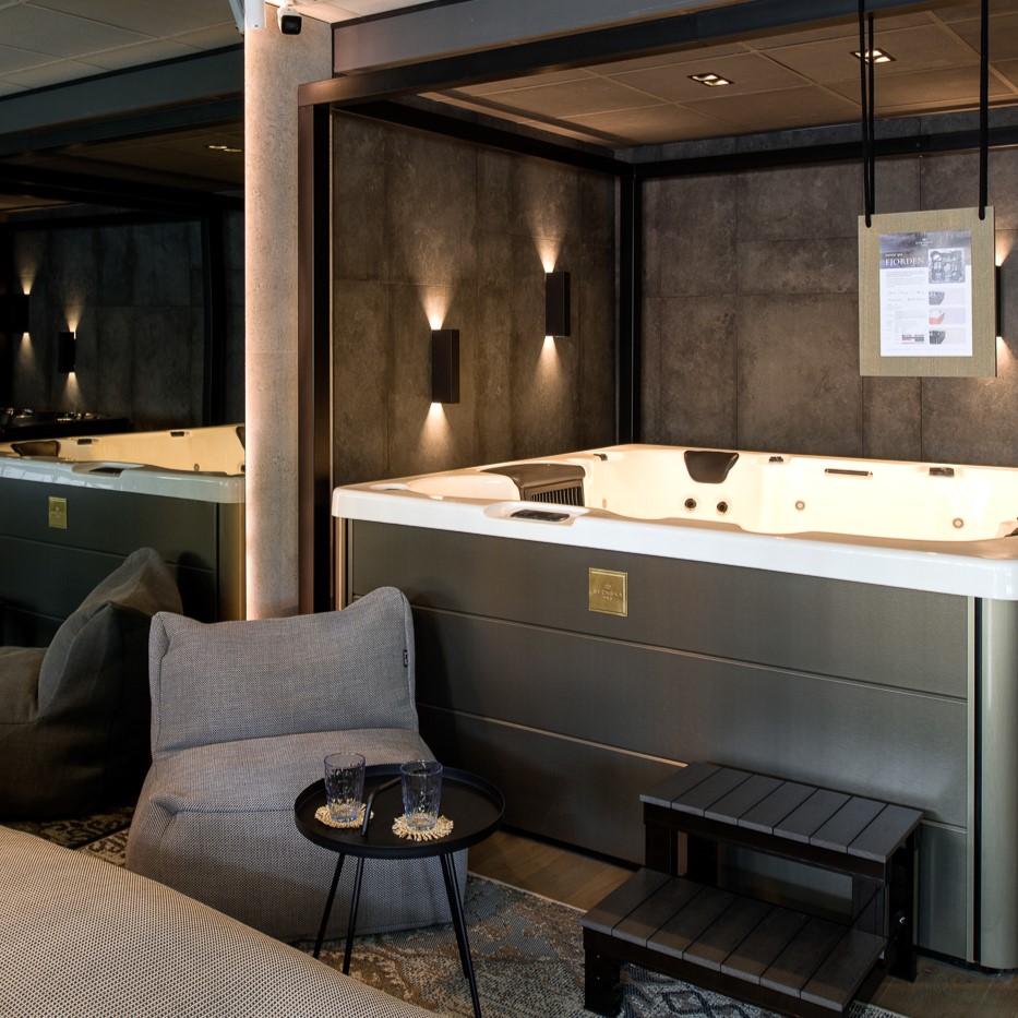 wanna zewnętrzna z hydromasażem - showroom 