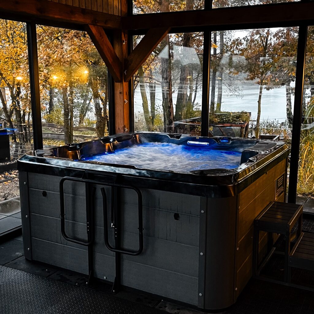 Jak dbać o wodę w jacuzzi - wanna zadaszona