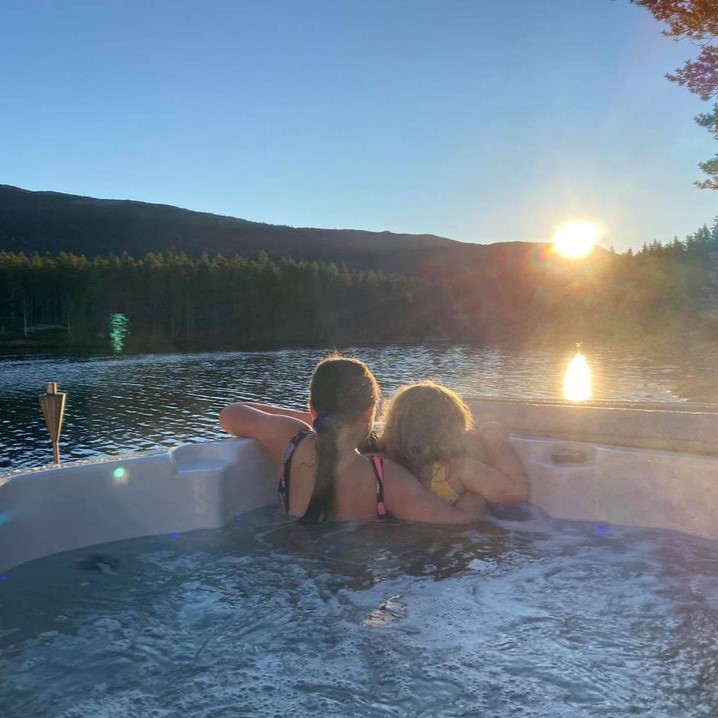 Jacuzzi ogrodowe czy basen - kąpiele w gronie najbliższych