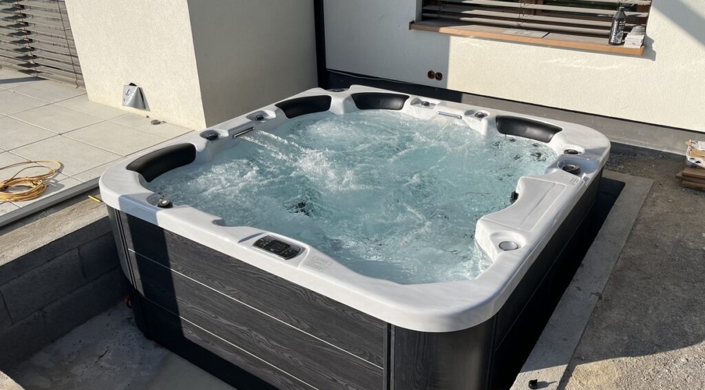 Montaż w tarasie jacuzzi ogrodowego na raty 